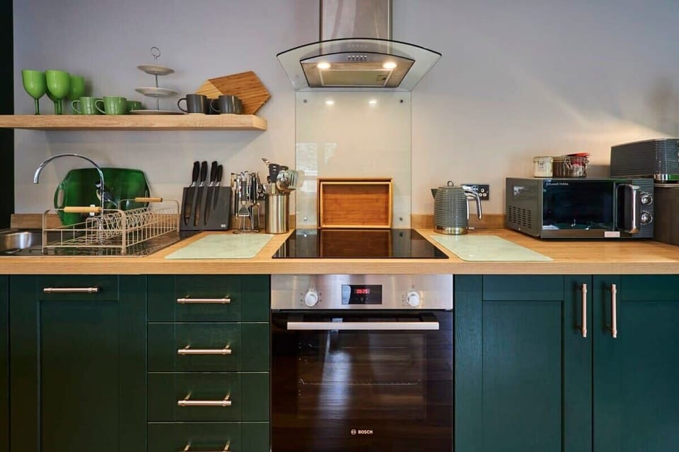 Forest Green Lodge, Alnwick - Host & Stay