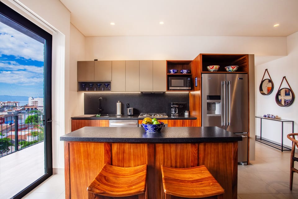 Kitchen with bar with high chairs