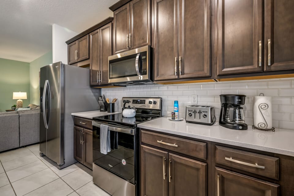 Fully appointed kitchen has EVERYTHING