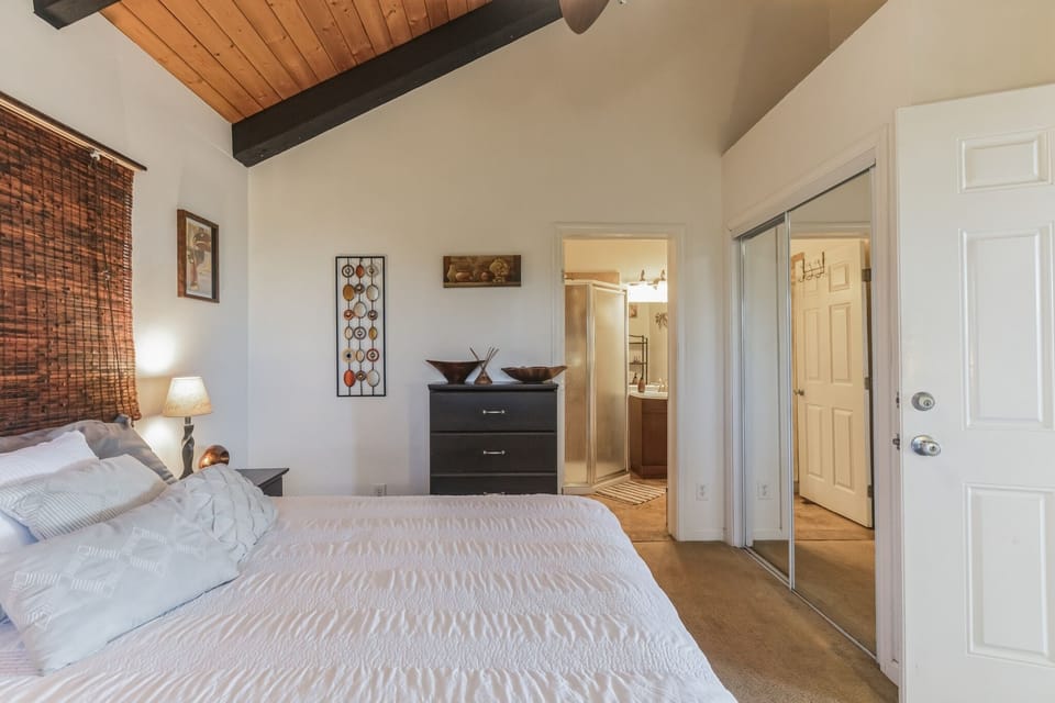 Indoors, Home Decor, Bed, Furniture, Floor