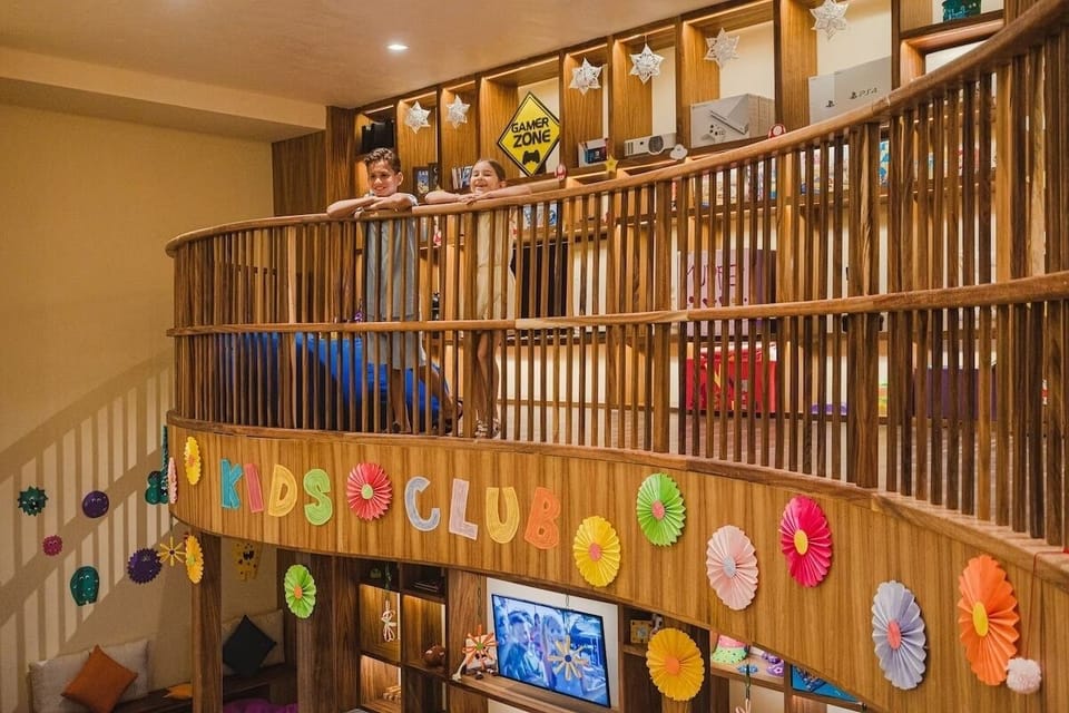 Kids Club (open 10-5pm and free)