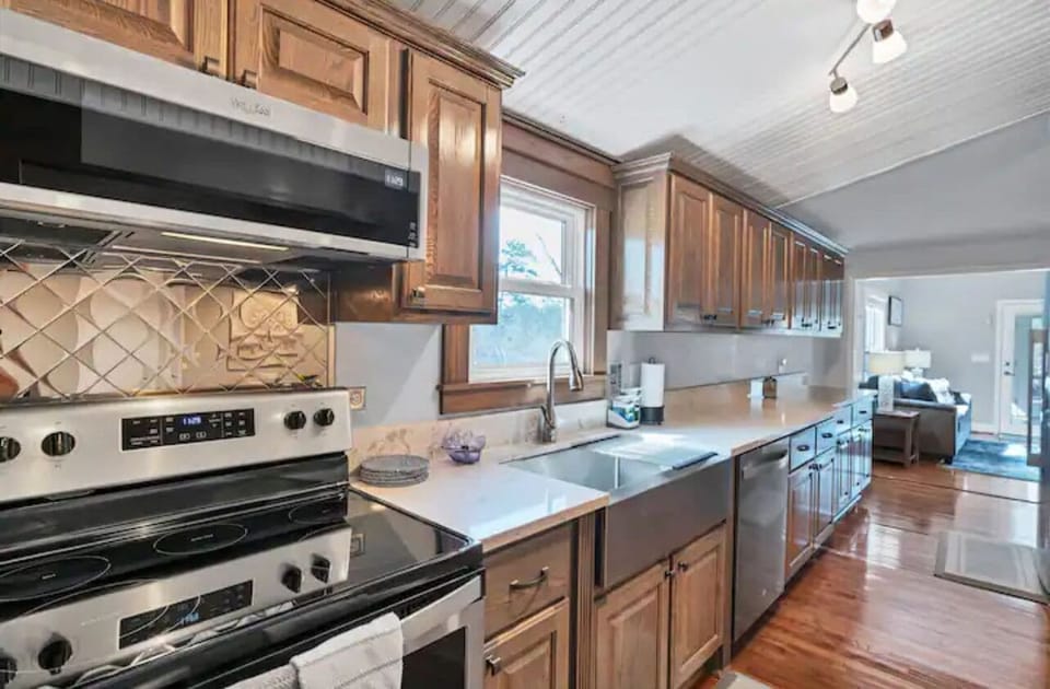 Full kitchen