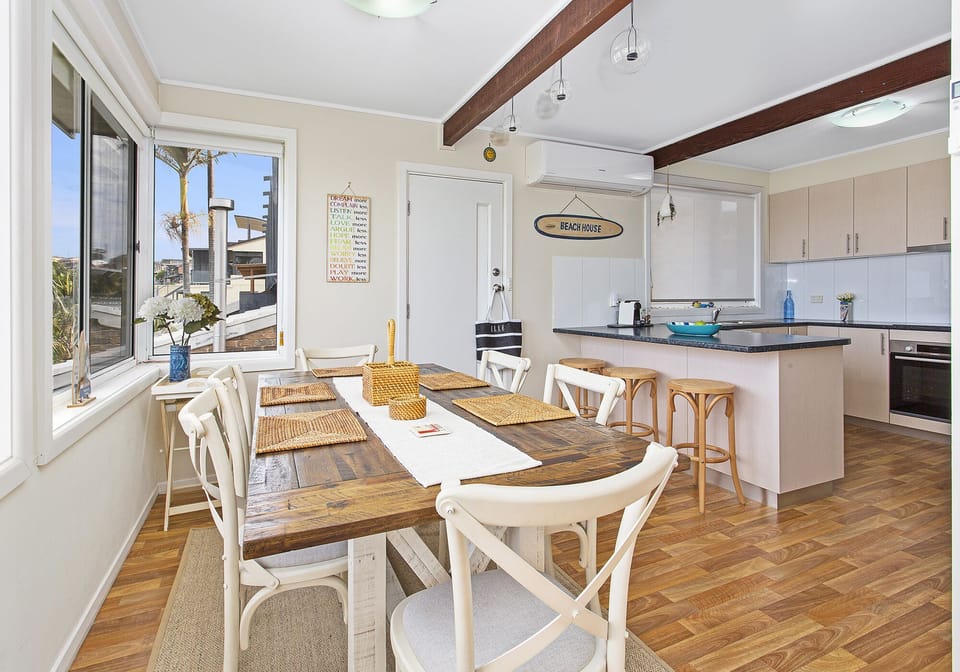 Dining & kitchen area.