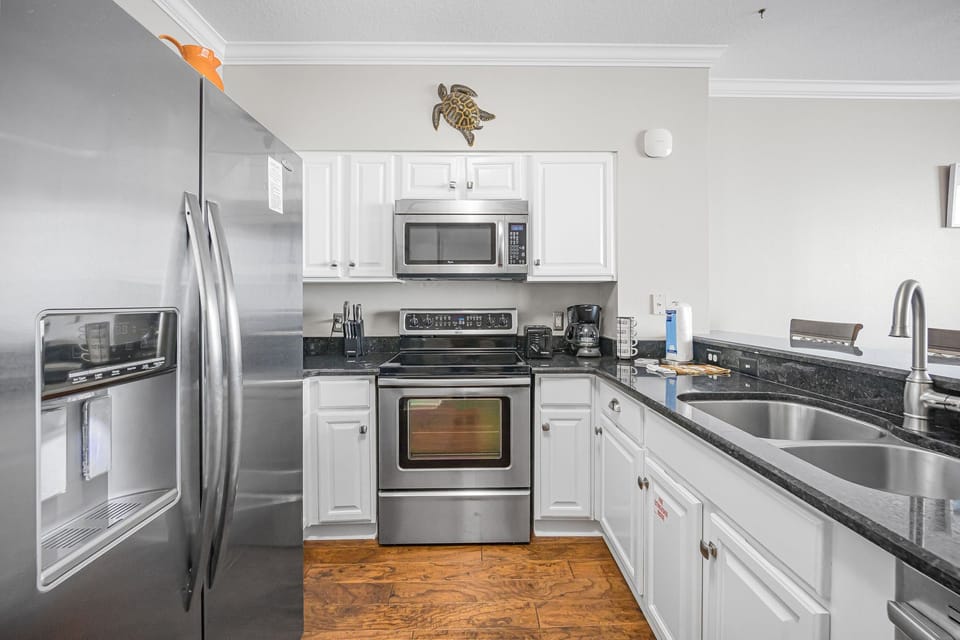 Upgrade granite counter top and stainless steel kitchens and refrigerator 