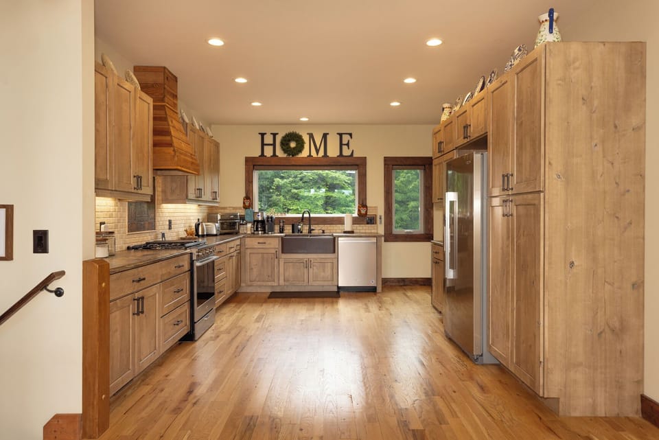 The full kitchen is perfect for hosting holidays and gatherings.
