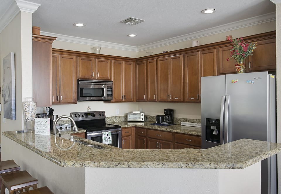KITCHEN HAS GRANITE COUNTER TOPS