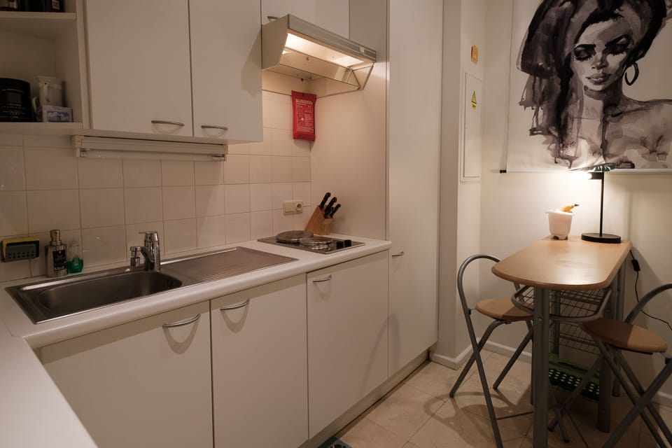 Kitchen (view to the right)