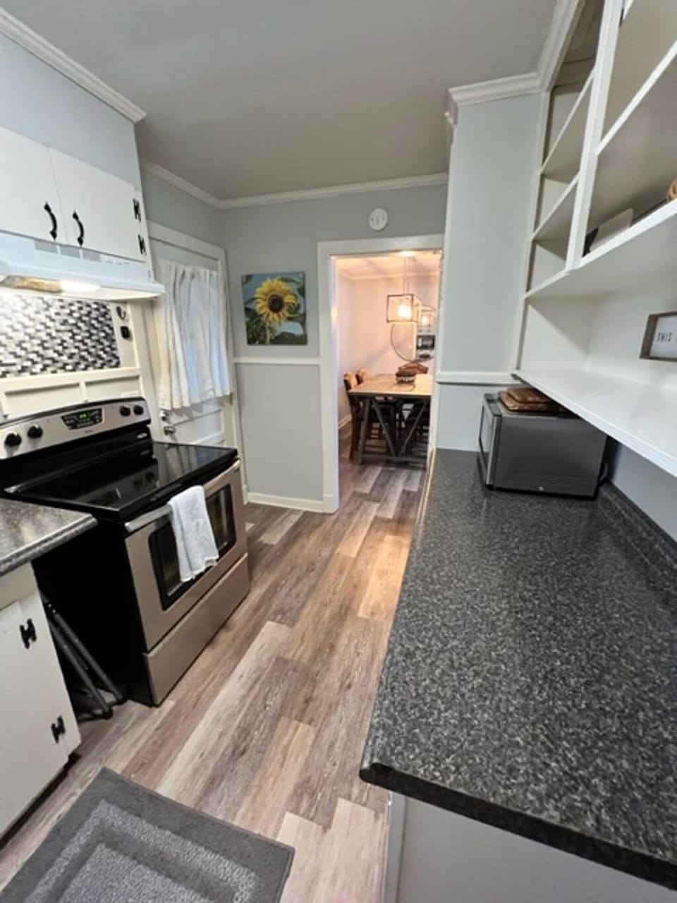 Full kitchen, oven, frig, microwave, toaster, keurig coffee, caphalon pots/pans.