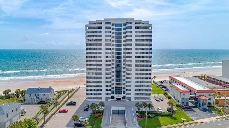 Award Winning Horizons Condo