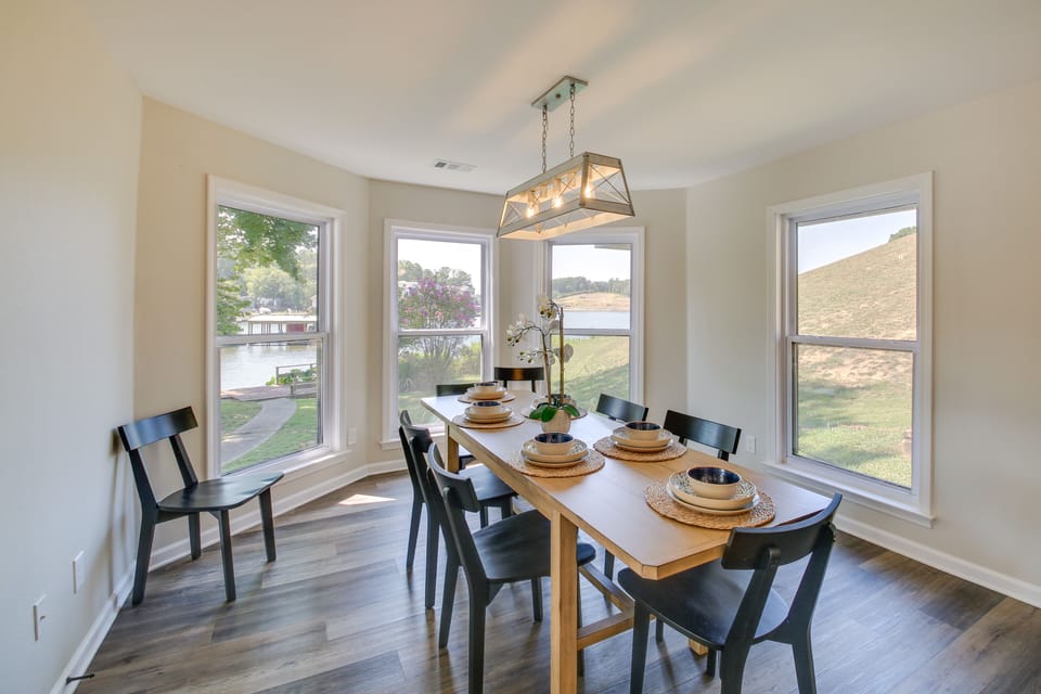 Dining Area | Dishware & Flatware