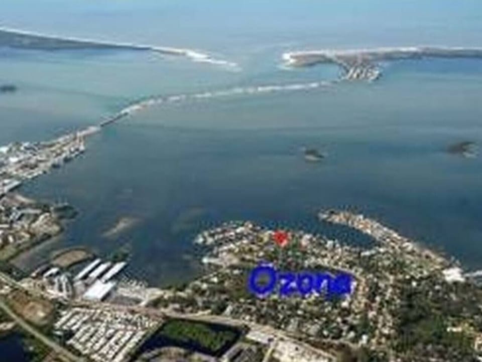 Close to Beaches and Resturants