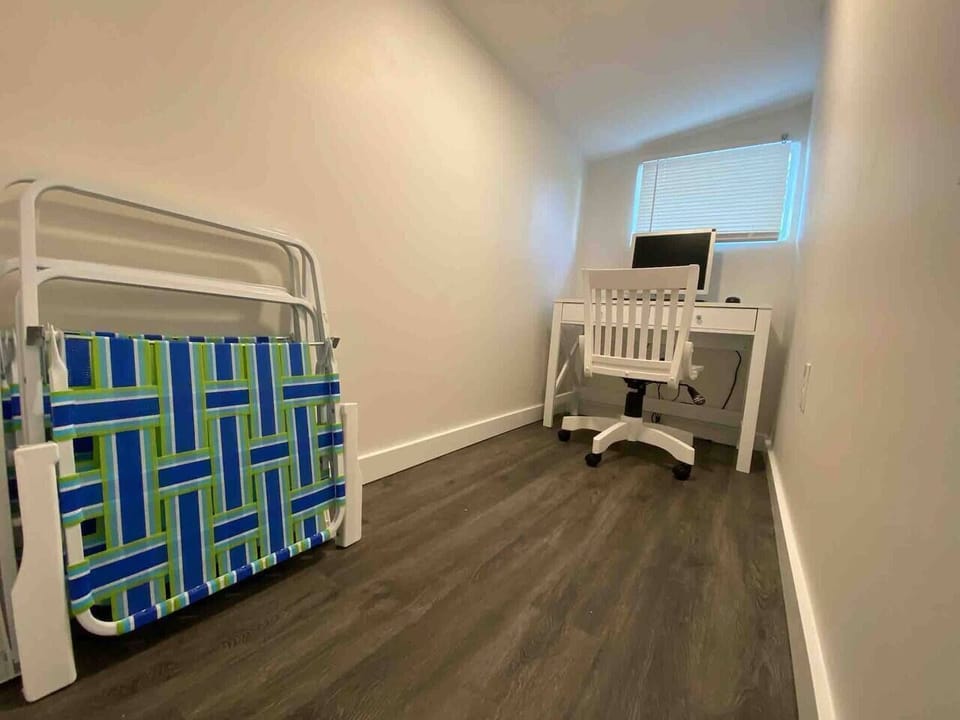 Office work desk with monitor, keyboard and mouse. Internet access is high speed 100 mbps cable and wifi.