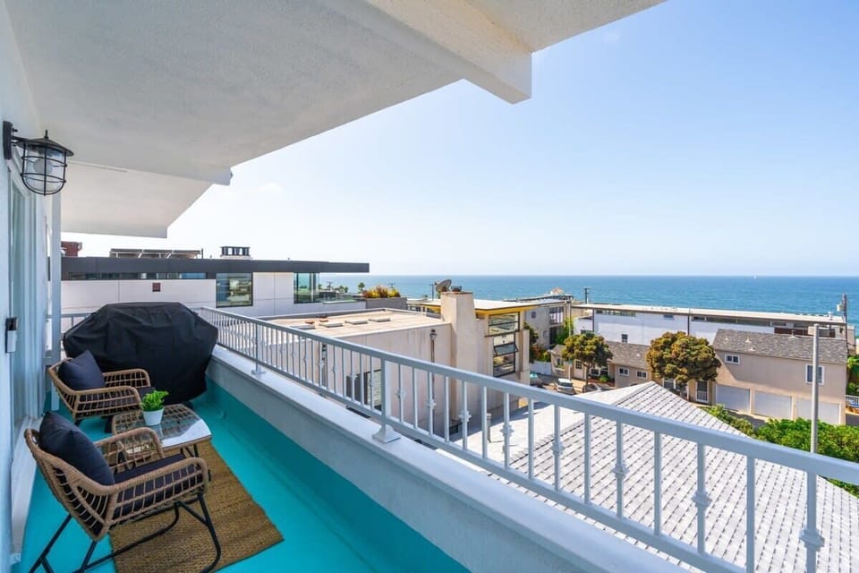 Your private balcony with views of the Manhattan Beach Pier