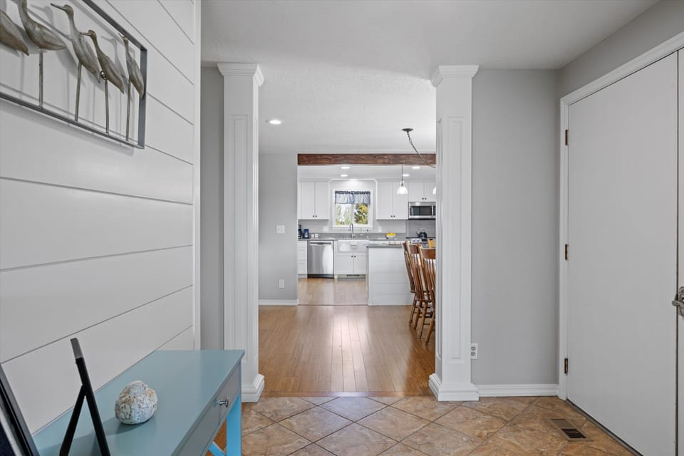 Entry into kitchen