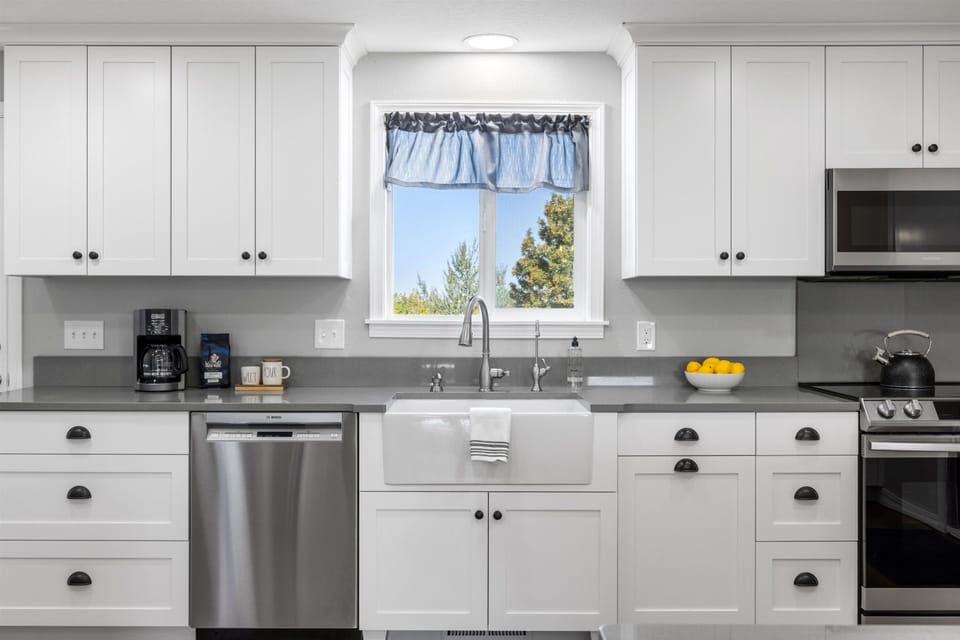 Light and bright kitchen