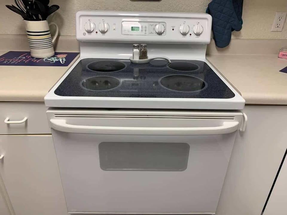 Cook family favorites on a full-size stove and oven setup. Perfect for cozy nights in after floating the Comal or Guadalupe River.