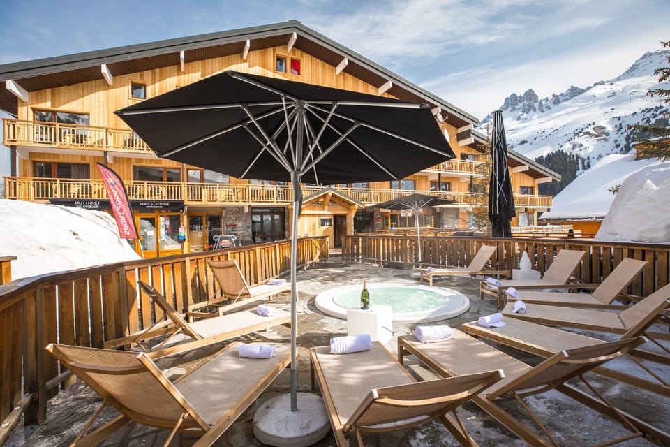 Enjoy the outdoor hot tub!