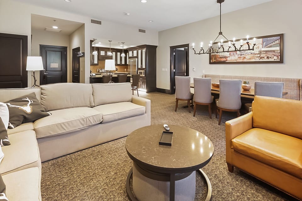 Living room with plenty of space for relaxing