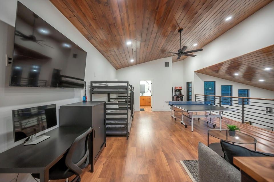 Game Room / Loft—6 beds, ping pong, arcades, TV, Nintendo Switch, desk, bathroom