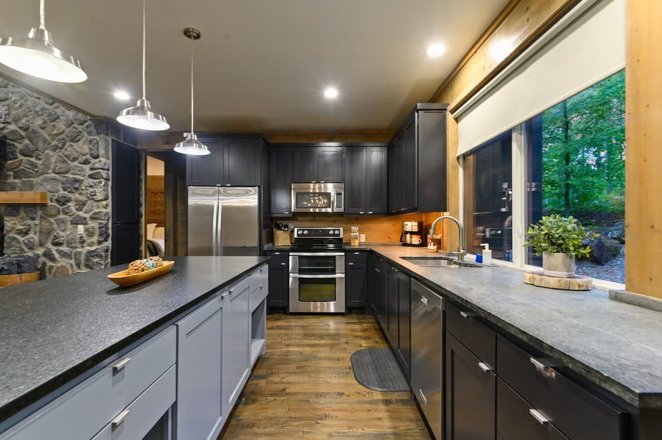 The fully equipped kitchen.