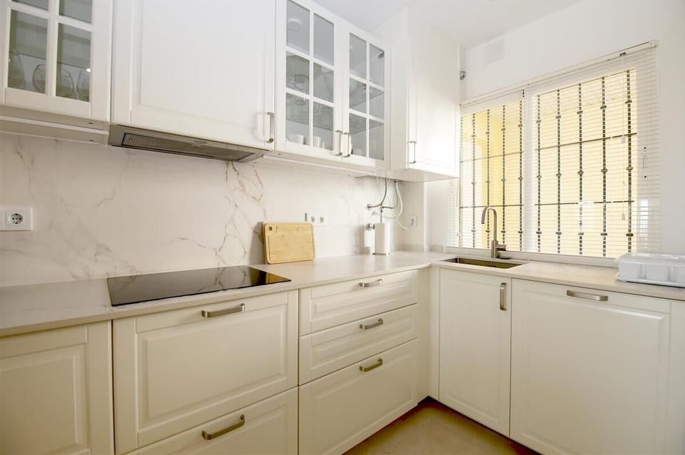 More pictures of the modern and bright kitchen