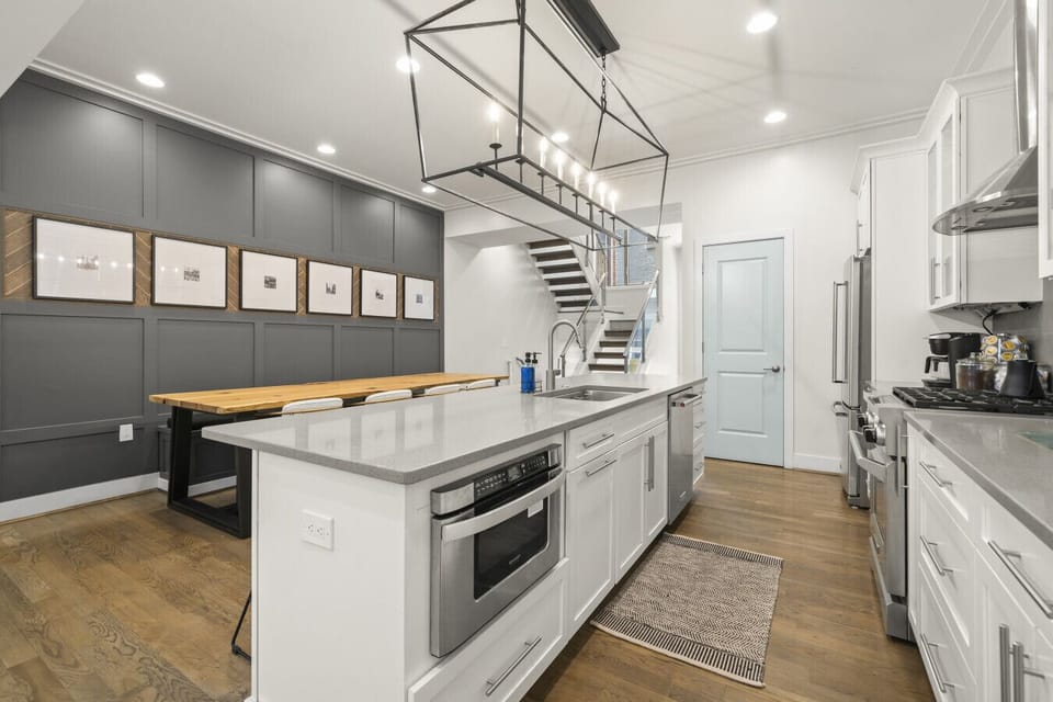 StayRepublic | Fully Stocked Kitchen w/ Bar Seating