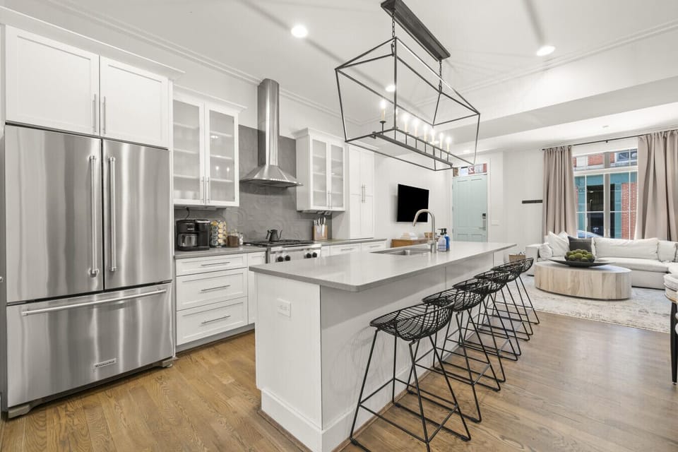 StayRepublic | Fully Stocked Kitchen w/ Bar Seating