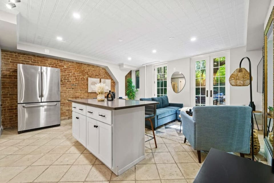 Seamless living: Where cooking, lounging, and dining unite in one open space.