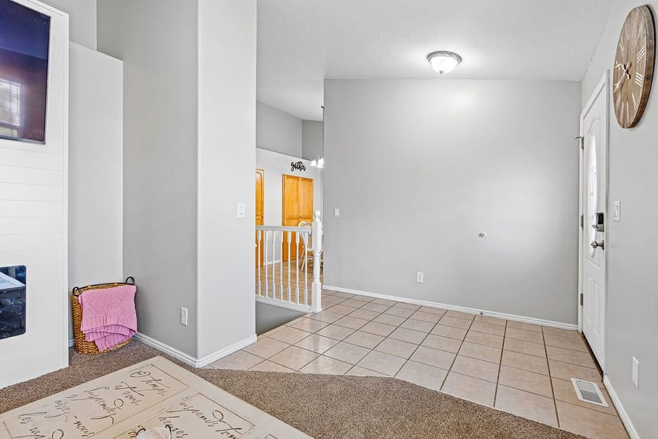 Upstairs entryway