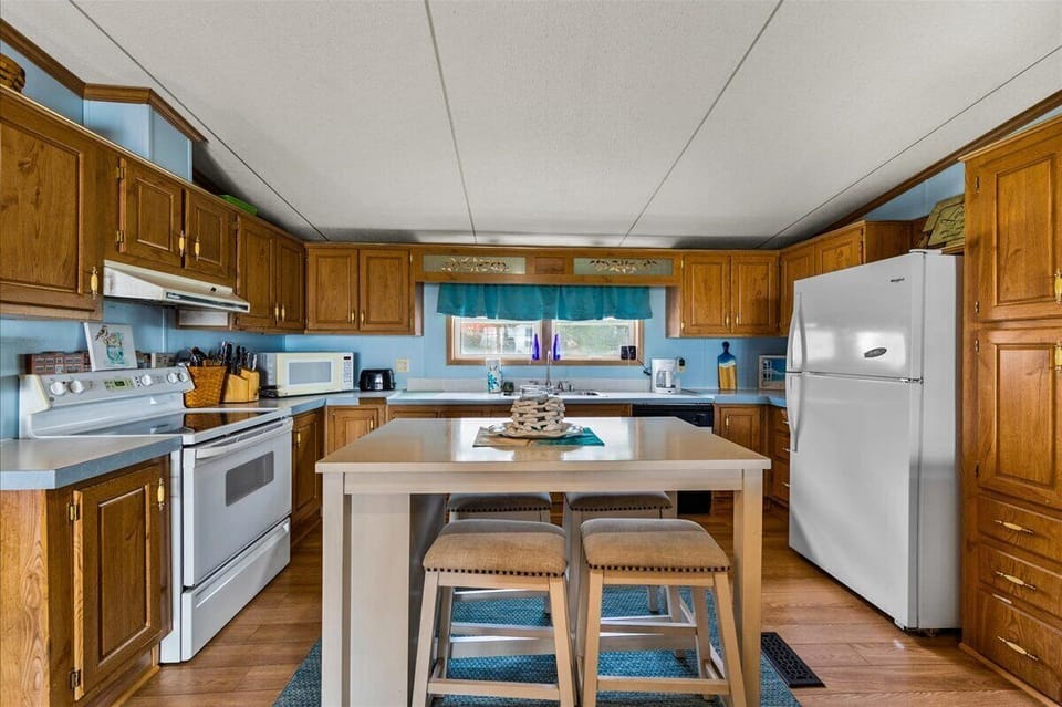 Bright Beachy Colors throughout Nunzs Cove.