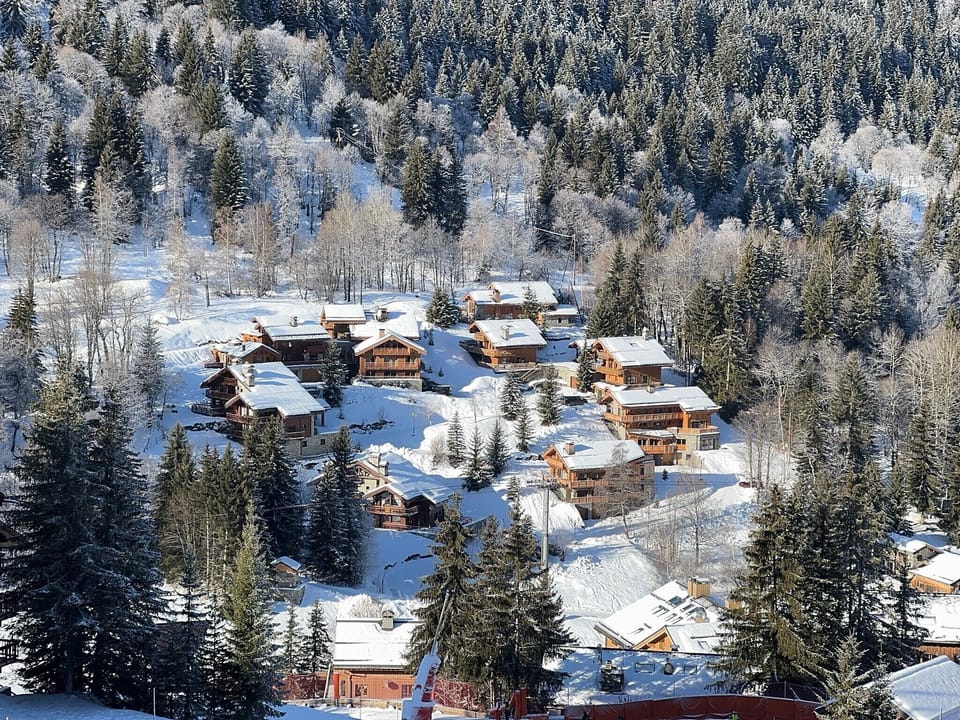 The exclusive Dou du Pont enclave