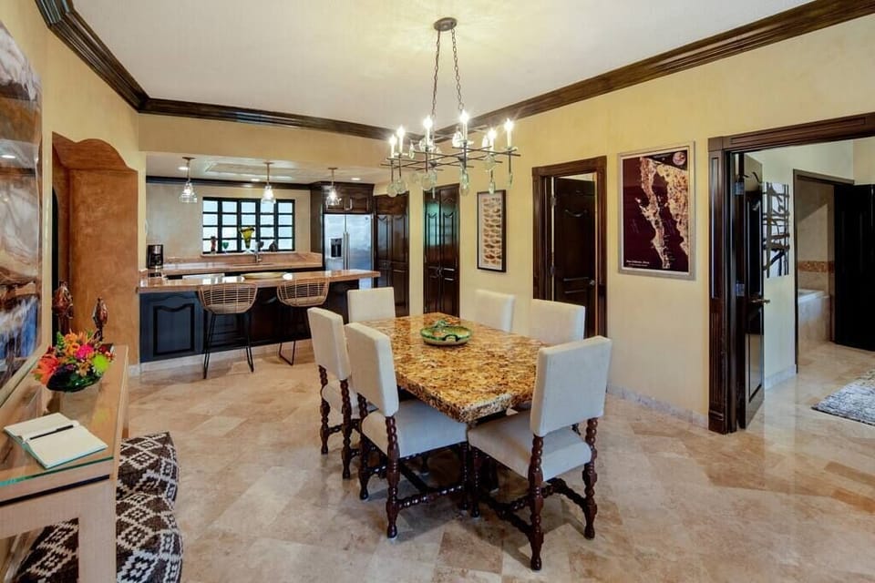 Dining table (3)