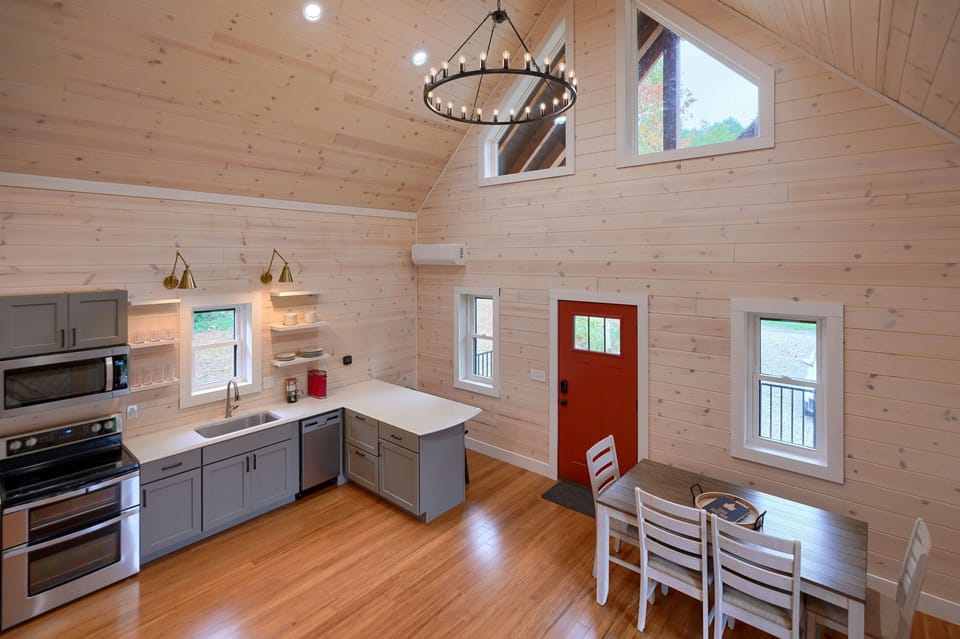 Kitchen/ Dining Room