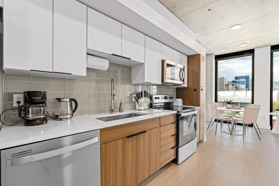 Our fully equipped kitchen is ready to go!