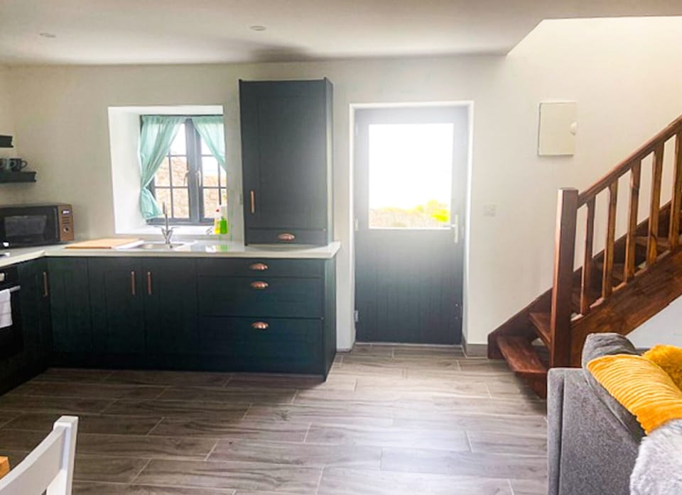 Shannon Castle Holiday Cottages Type D, Riverside Holiday Accommodation Available in Ballysteen, County Limerick