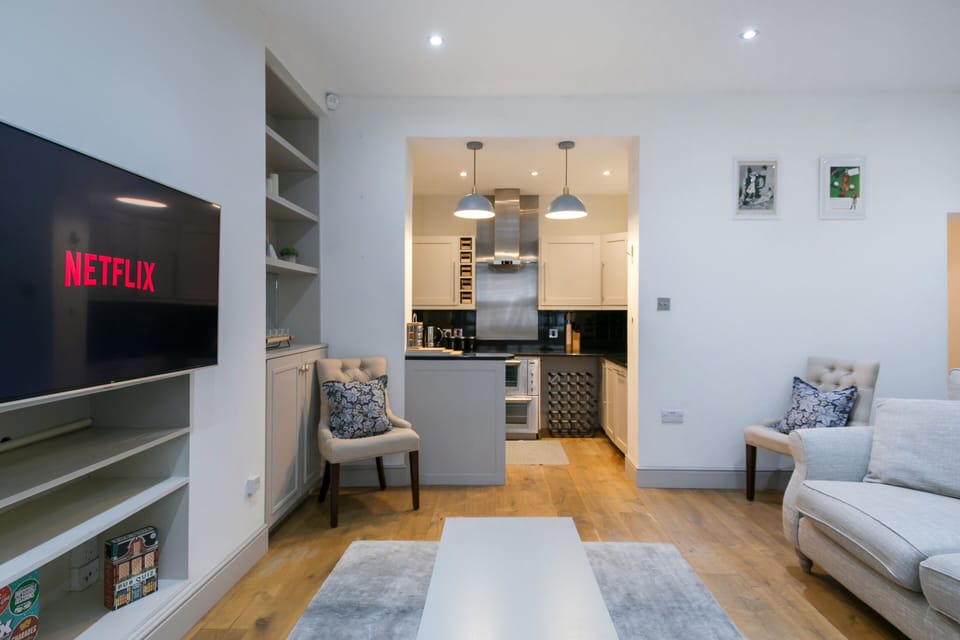 Living Room / Lounge