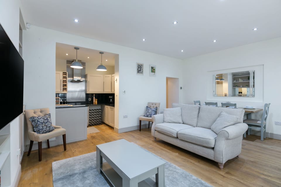 Living Room / Lounge