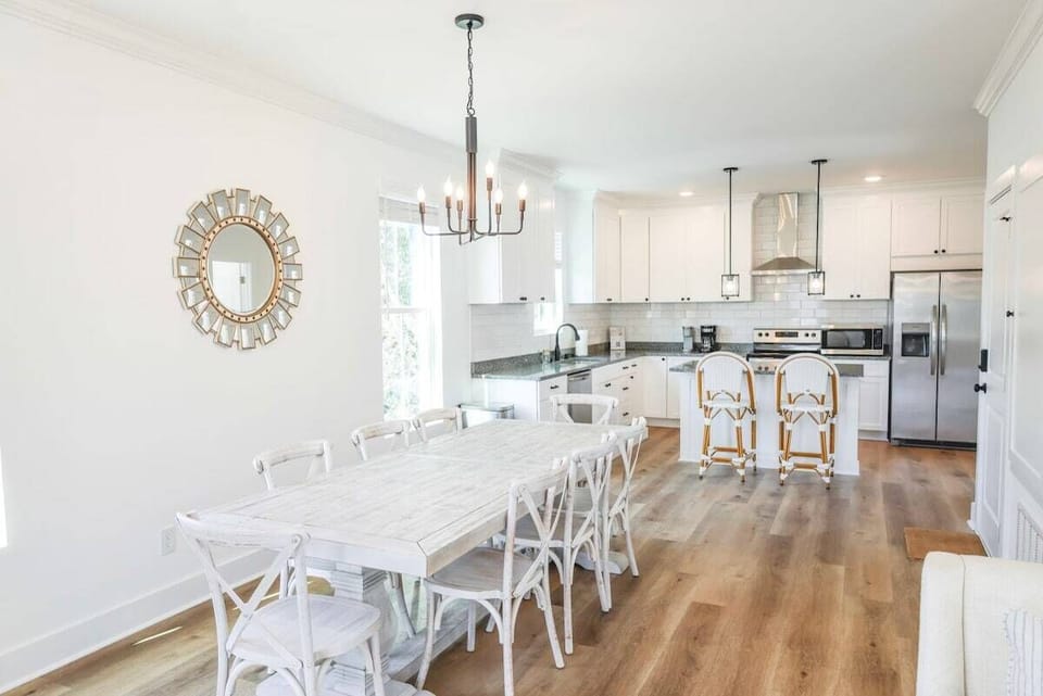 Open dining, Kitchen area