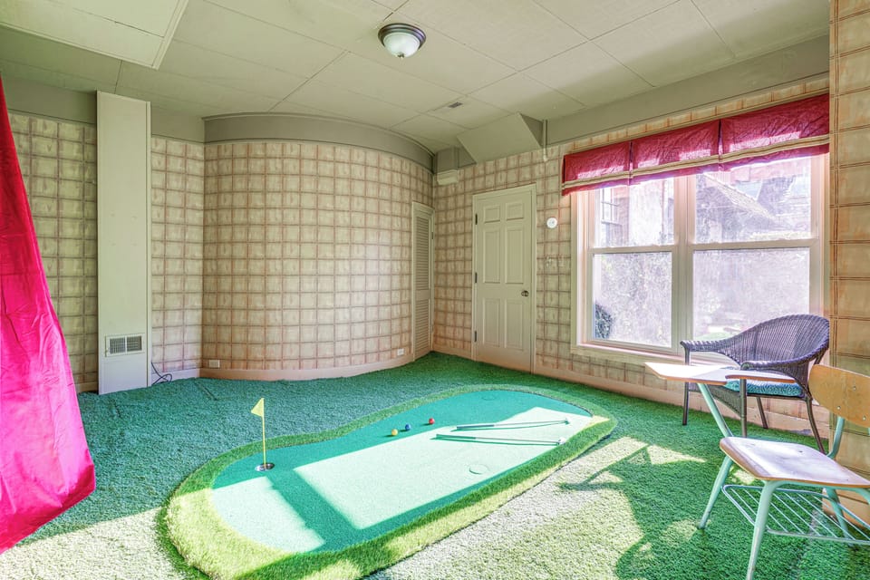 Putting Room