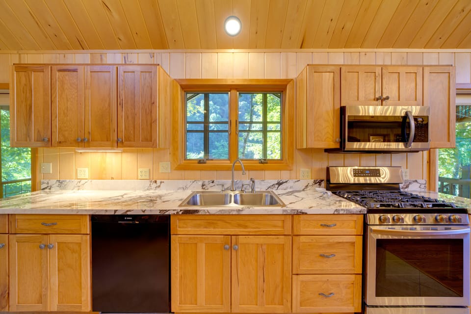 Kitchen | Refrigerator | Toaster | Coffee Maker | Modern Lighting