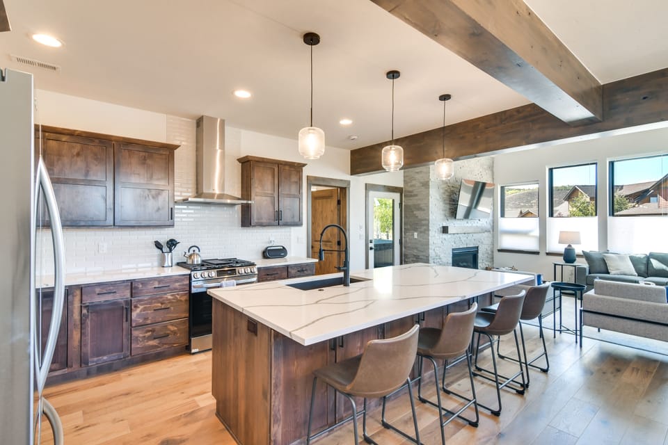 Kitchen | Equipped w/ Cooking Basics