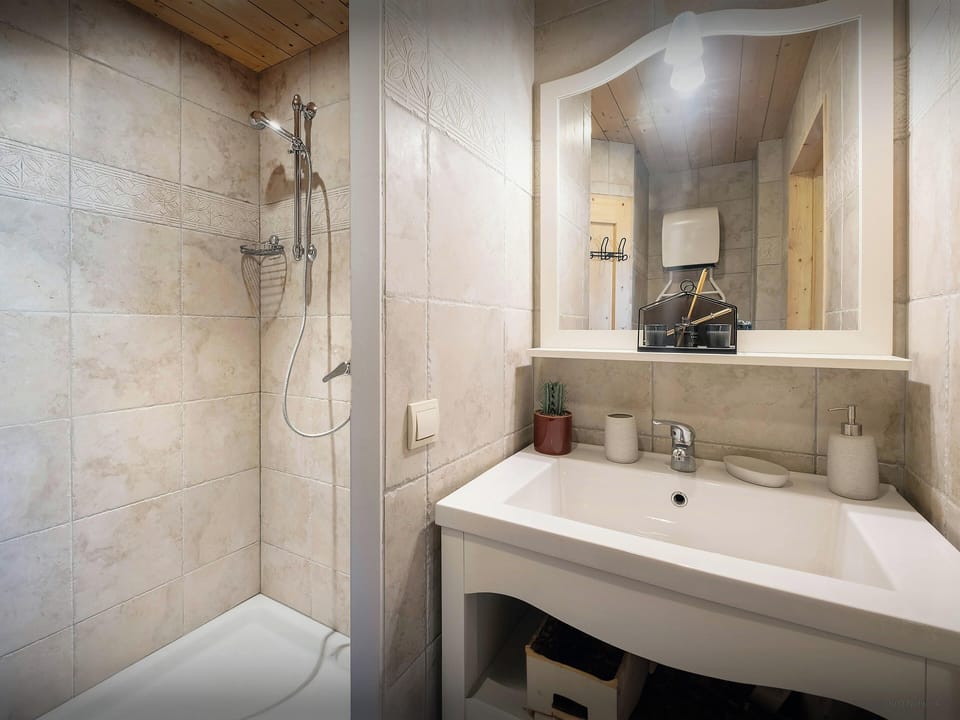 Shower room / Bedrooms 1 & 4