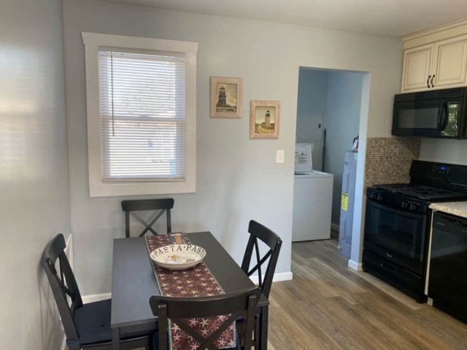 Full size Kitchen with dining table and chairs for 4-6 people