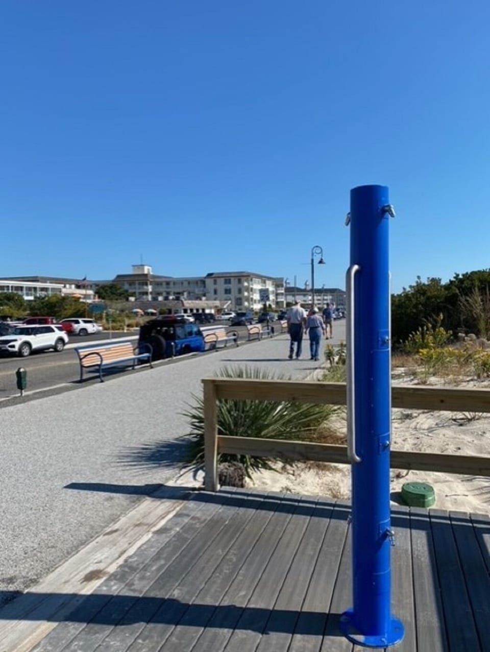 15 mins drive to Cape May beach public bathrooms, showers, shops & restaurants. 