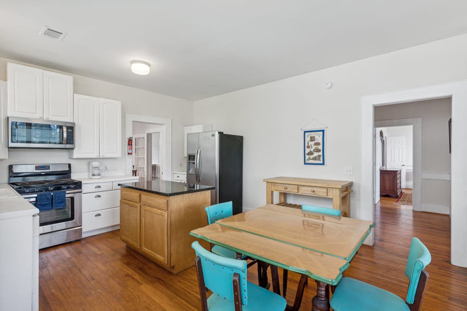 Kitchen & Dining Area