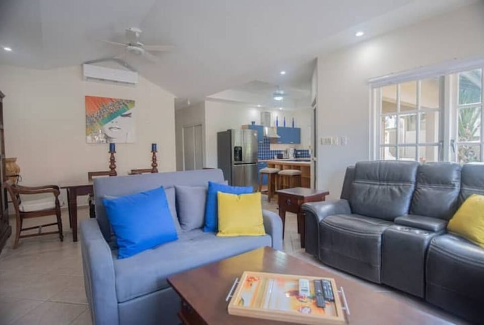 Open concept living with a dining room, family room and kitchen.