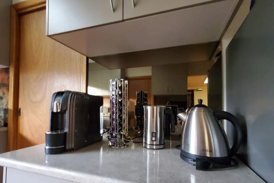 Exxpressi coffee pod machine, tea and coffee all supplied
