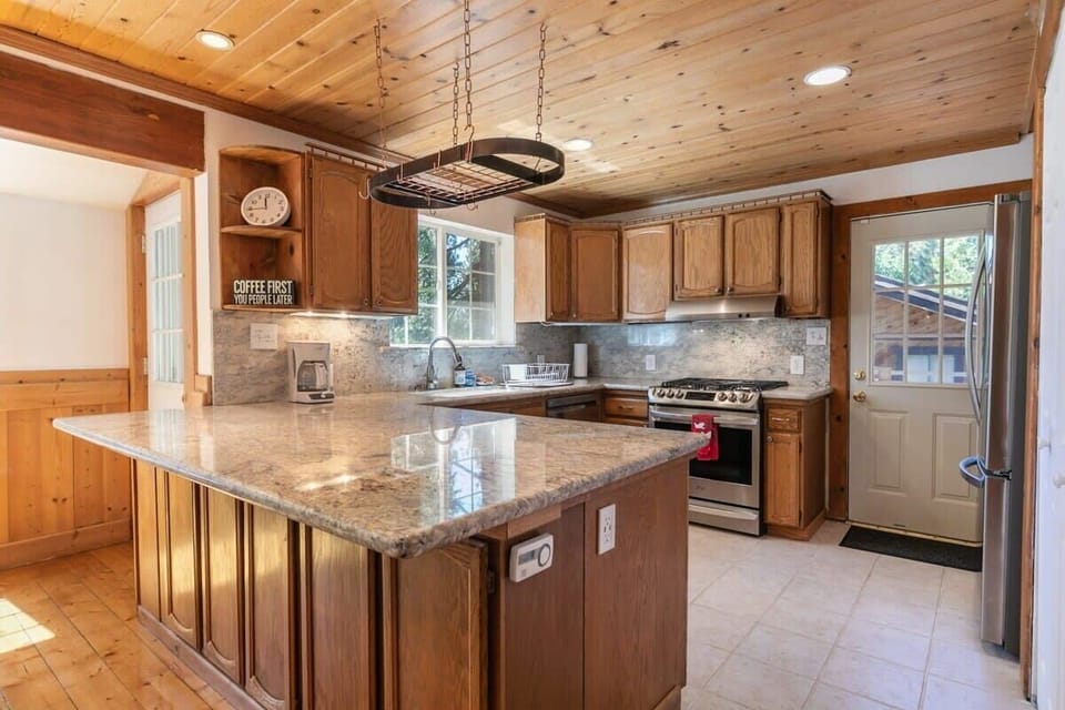 The open and social kitchen area, which features stainless steel appliances and granite countertops, is a great place to cook up all your favorite meals.