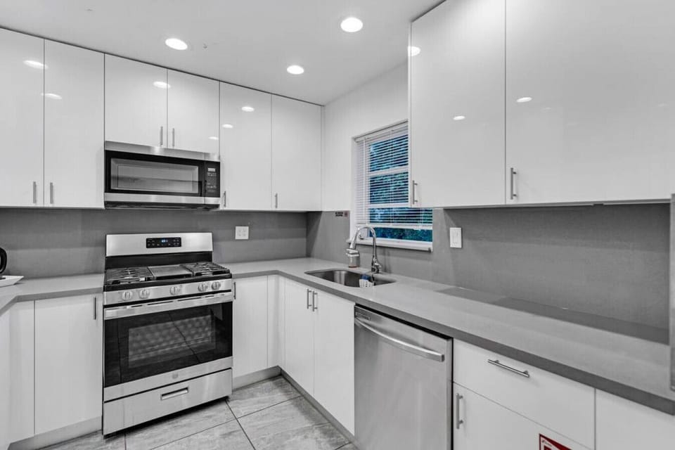 Gourmet Kitchen, Stainless Steel Accents