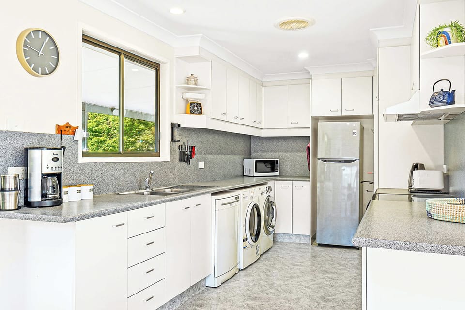 Fully equipped kitchen with electric cooking + dishwasher.